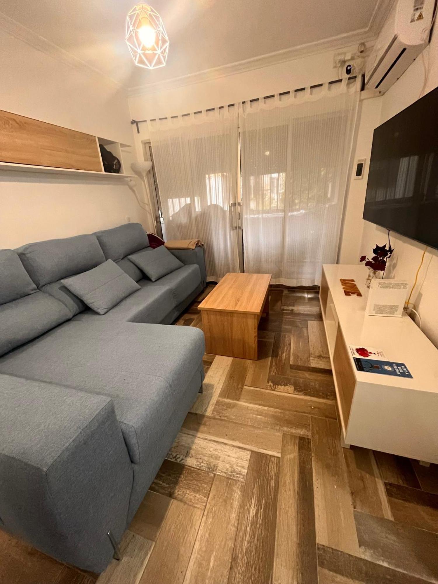 Lovely Rooms En Piso Compartido Siviglia Esterno foto