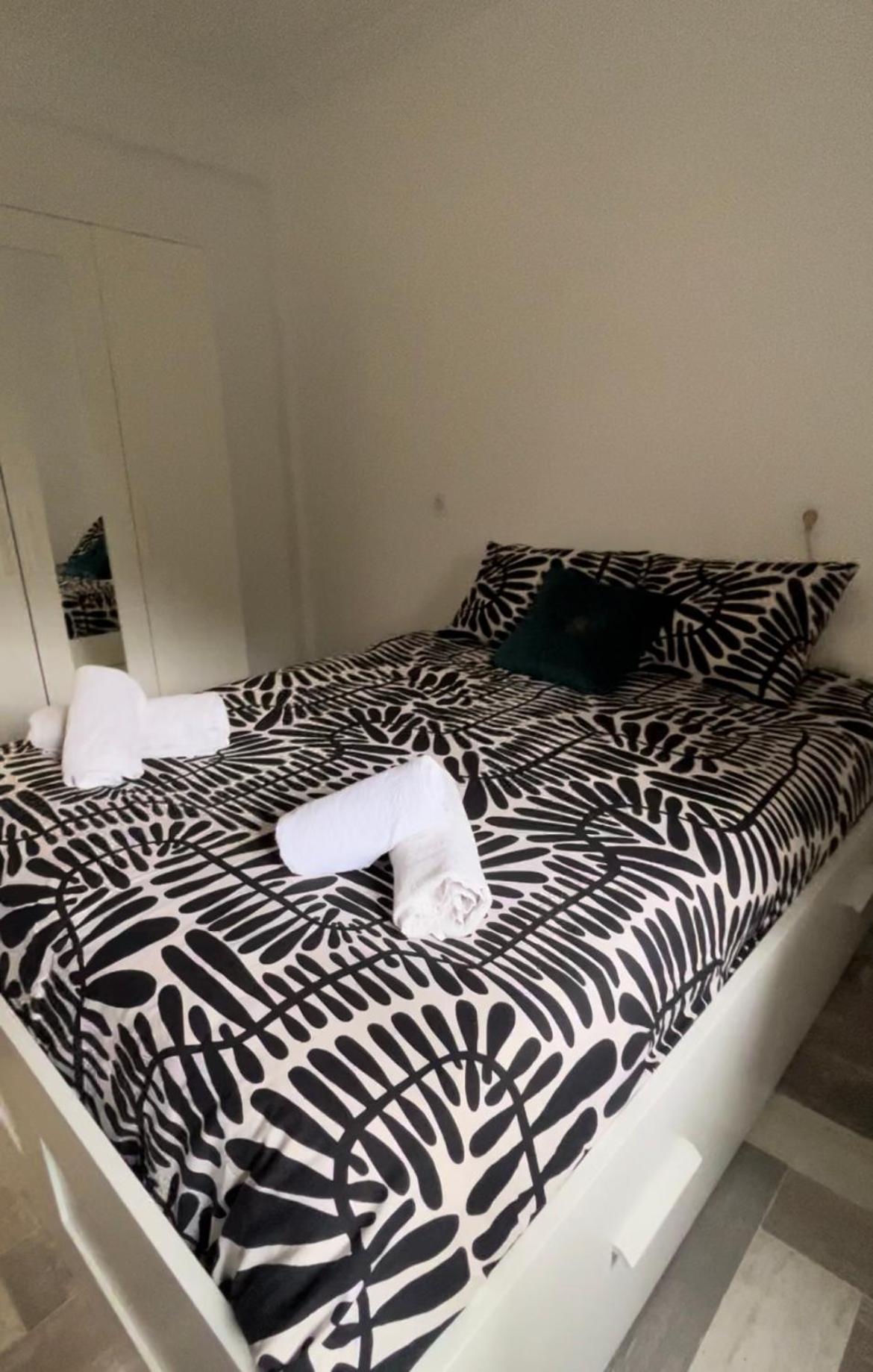 Lovely Rooms En Piso Compartido Siviglia Esterno foto